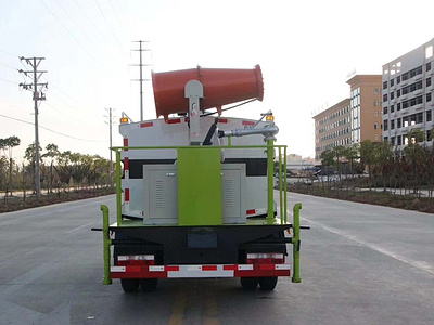 国六东风D6多利卡5吨洒水车蓝牌30米抑尘车图片