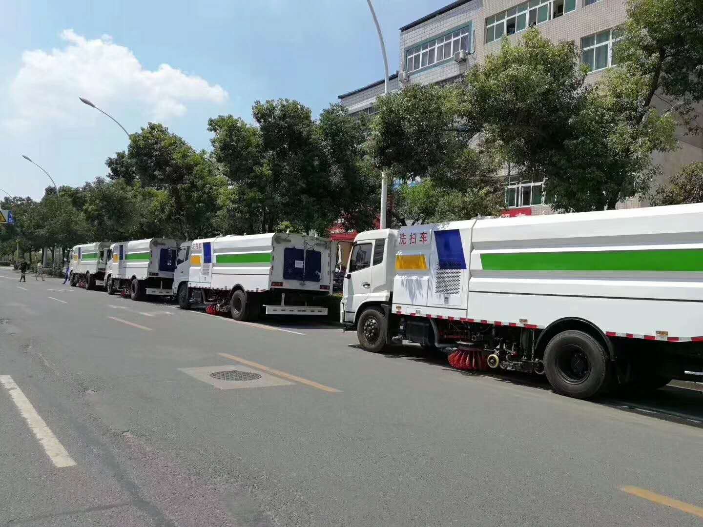 东风天锦扫路车12