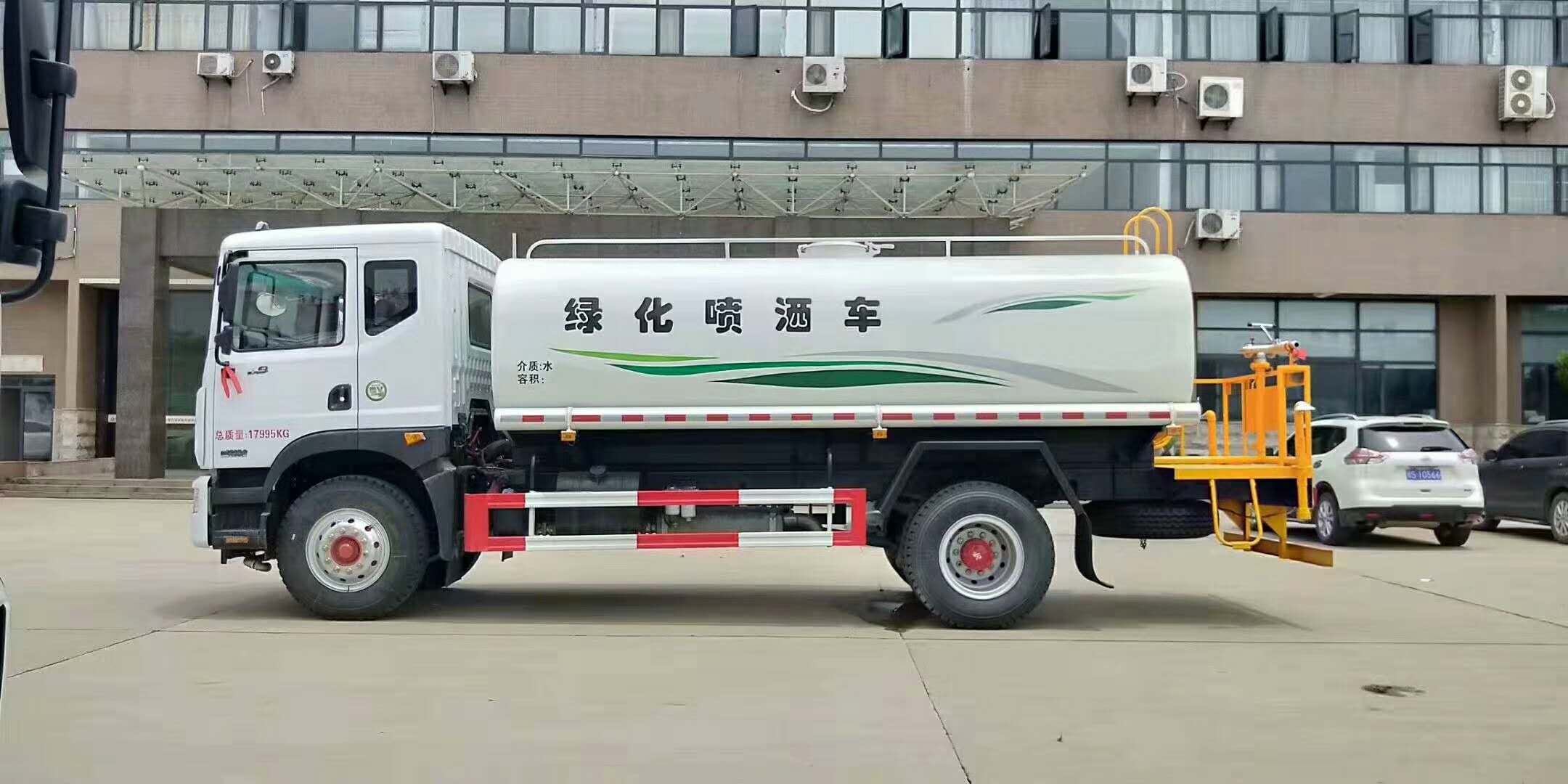 东风D9洒水车1