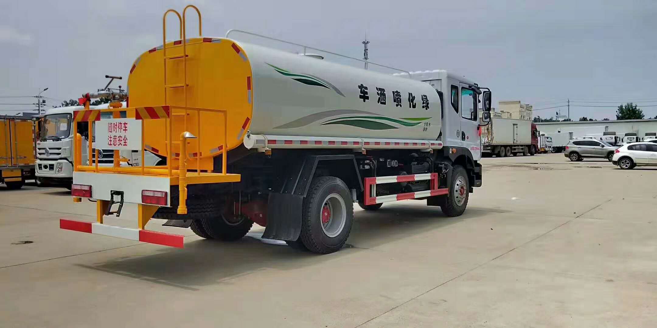 东风D9洒水车2